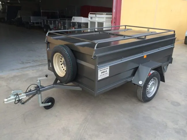 Remolque con tapa metálica 2.000 x 1.300 x 500 – Mma 750 kg
