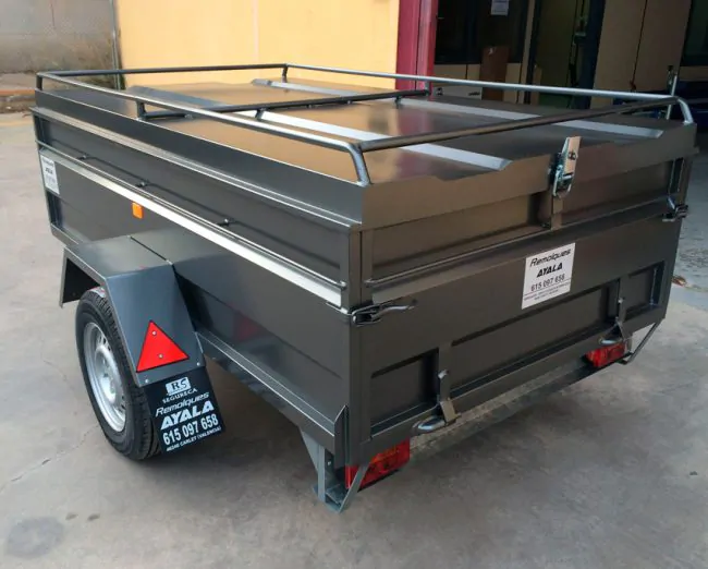 Remolque con tapa metálica 2.000 x 1.300 x 500 – Mma 750 kg